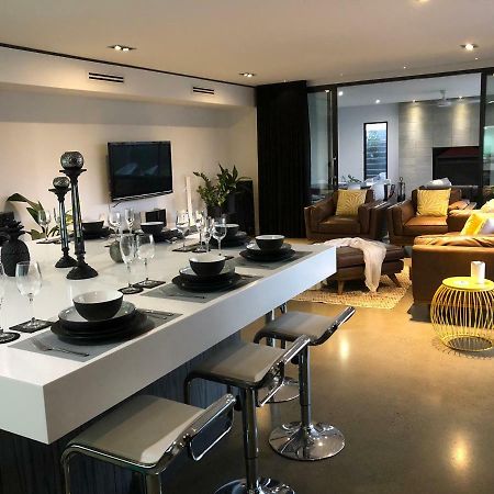 The Sinatra Holiday House - Couples Retreat Mulwala Bagian luar foto
