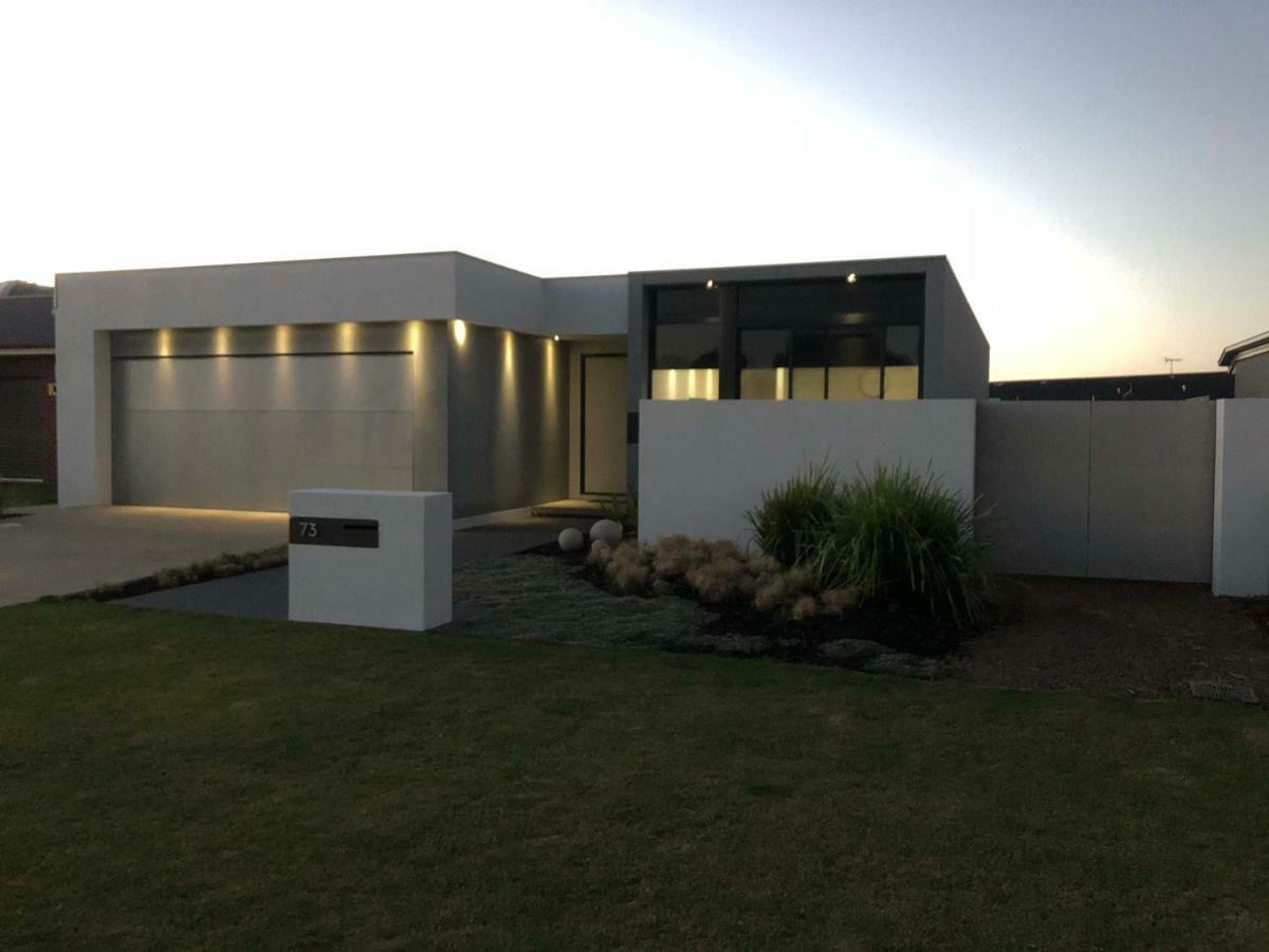 The Sinatra Holiday House - Couples Retreat Mulwala Bagian luar foto