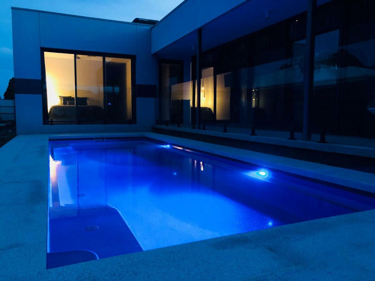 The Sinatra Holiday House - Couples Retreat Mulwala Bagian luar foto