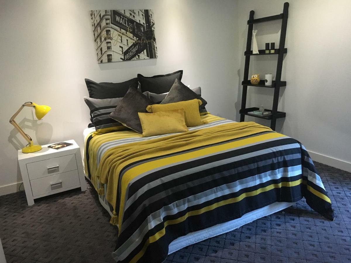 The Sinatra Holiday House - Couples Retreat Mulwala Bagian luar foto
