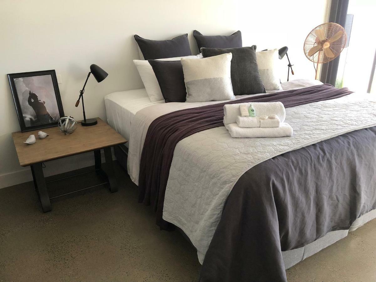 The Sinatra Holiday House - Couples Retreat Mulwala Bagian luar foto
