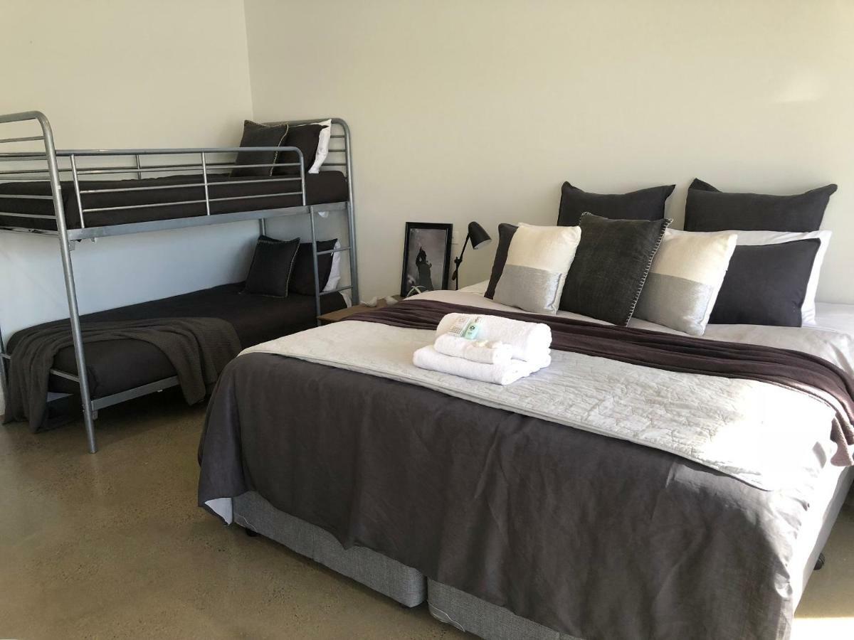 The Sinatra Holiday House - Couples Retreat Mulwala Bagian luar foto